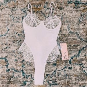 NWT Oh Polly White Lace Bodysuit❣️